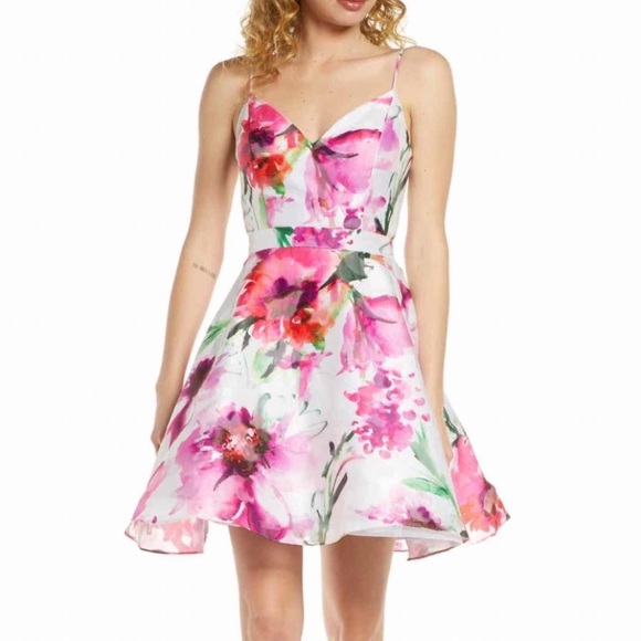 Xscape Dresses & Skirts - Xscape Floral print Open back Party dress